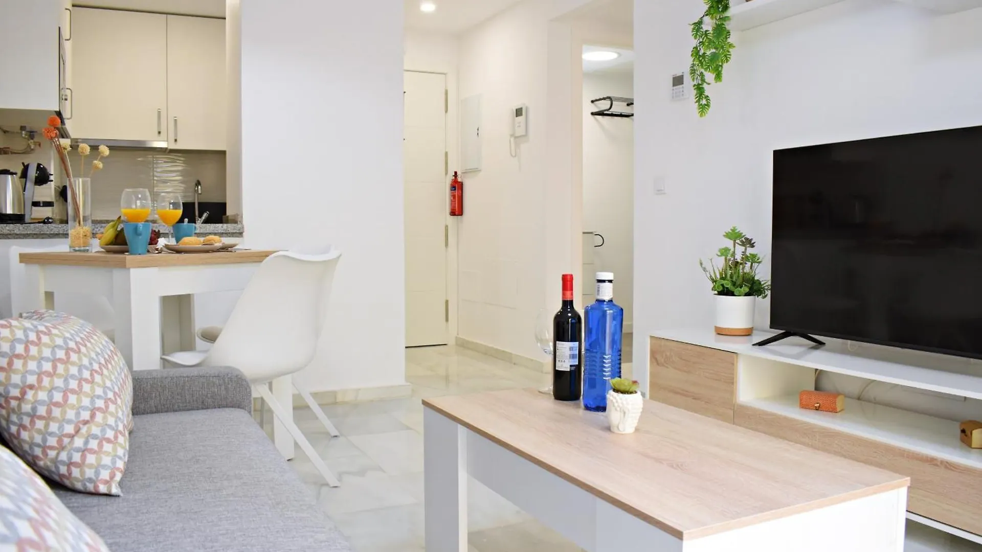 At La Isla Preciosos Apartamentos Cerca Del Centro De La Ciudad Y De La Playa Malaga Apartment