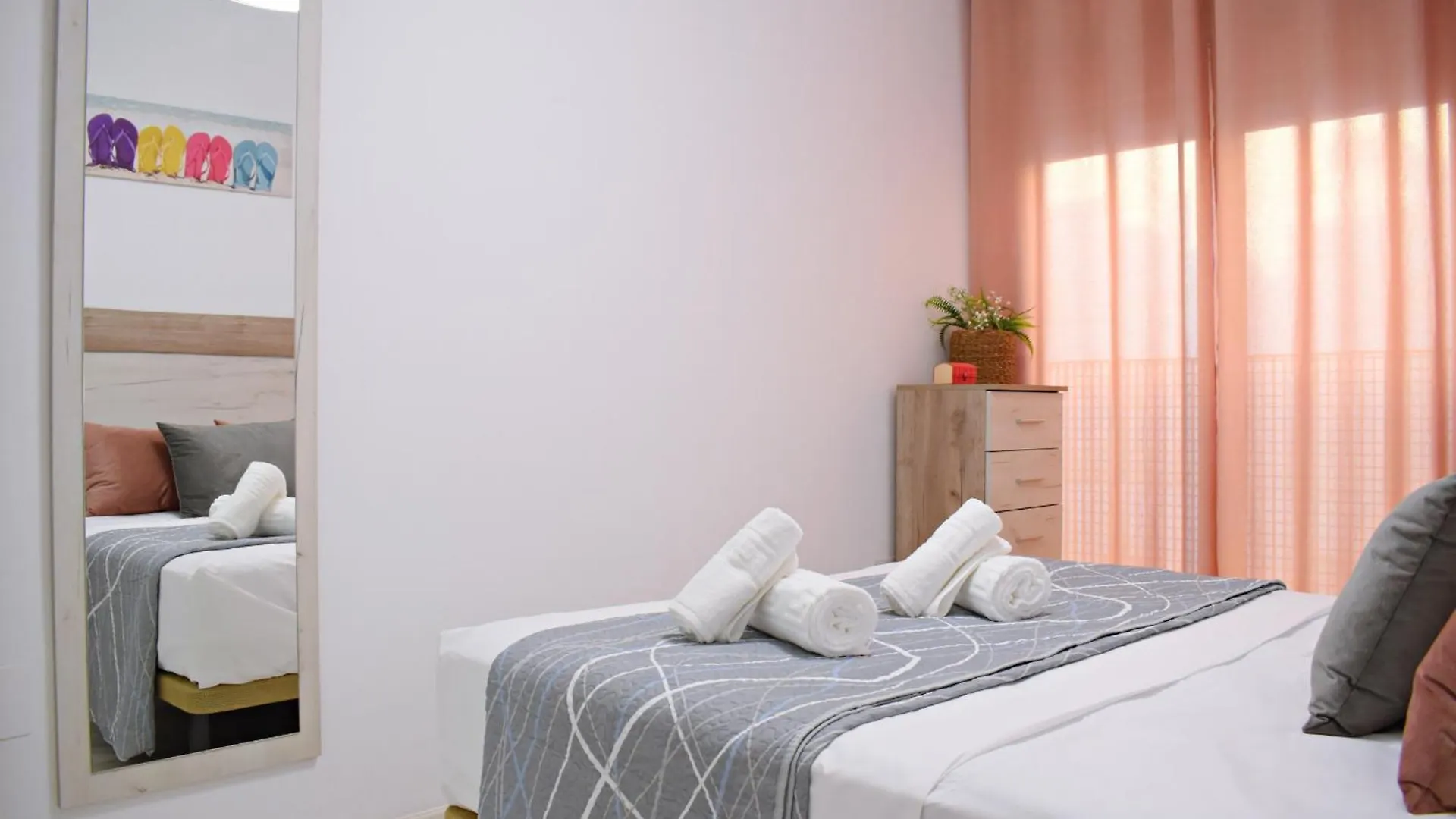 At La Isla Preciosos Apartamentos Cerca Del Centro De La Ciudad Y De La Playa Màlaga Apartmán