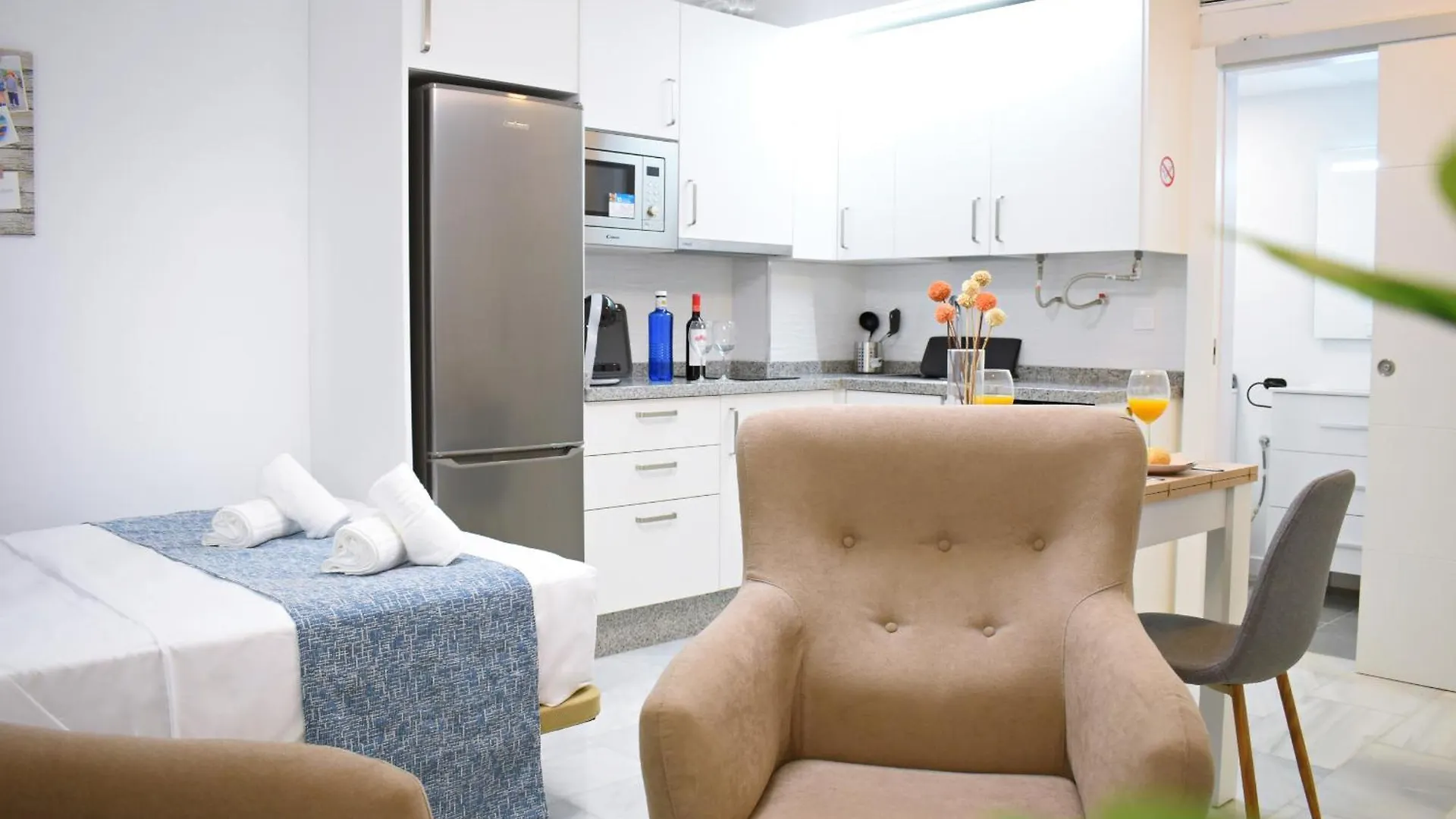 At La Isla Preciosos Apartamentos Cerca Del Centro De La Ciudad Y De La Playa Màlaga 0*,  Španělsko