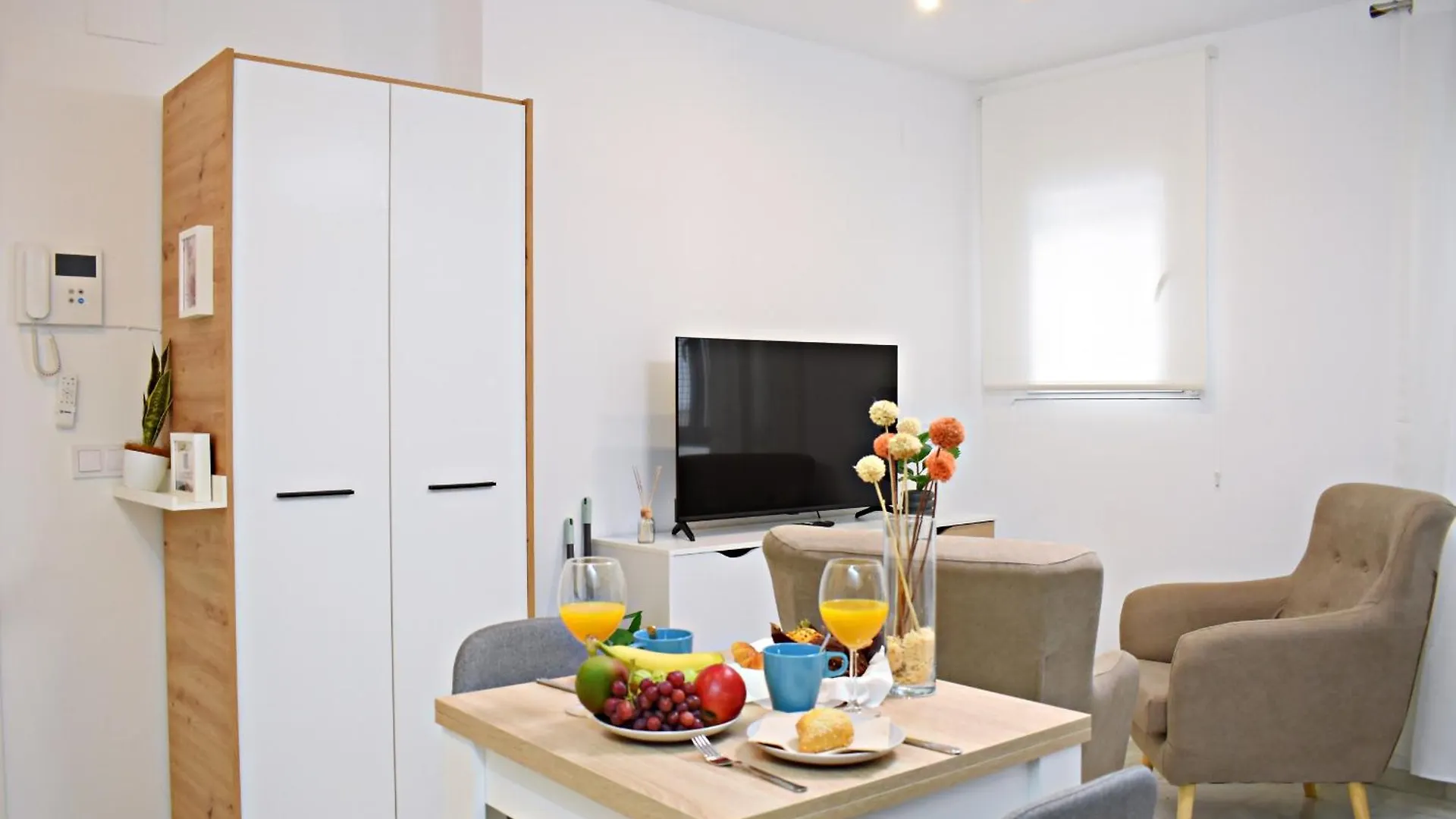 At La Isla Preciosos Apartamentos Cerca Del Centro De La Ciudad Y De La Playa Màlaga 0*,  Španělsko