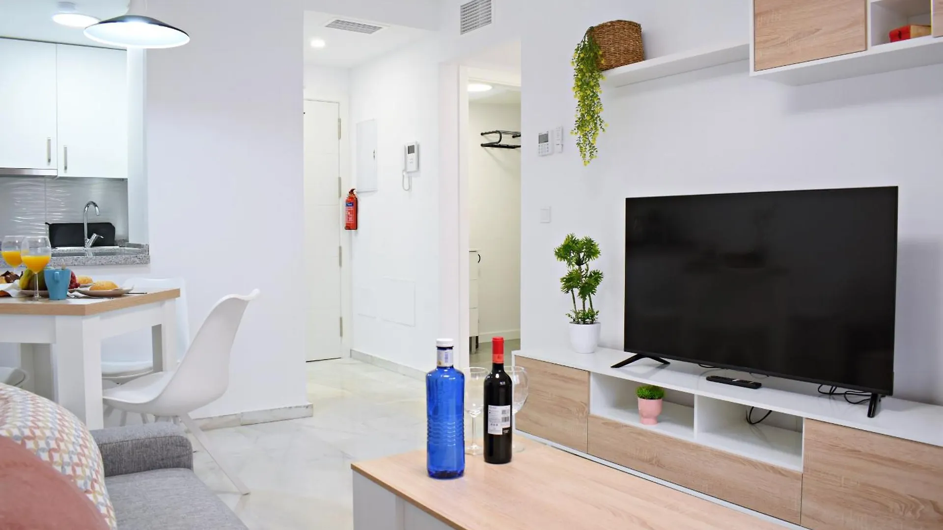 At La Isla Preciosos Apartamentos Cerca Del Centro De La Ciudad Y De La Playa Màlaga